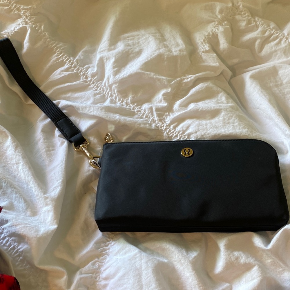 lululemon wristlet